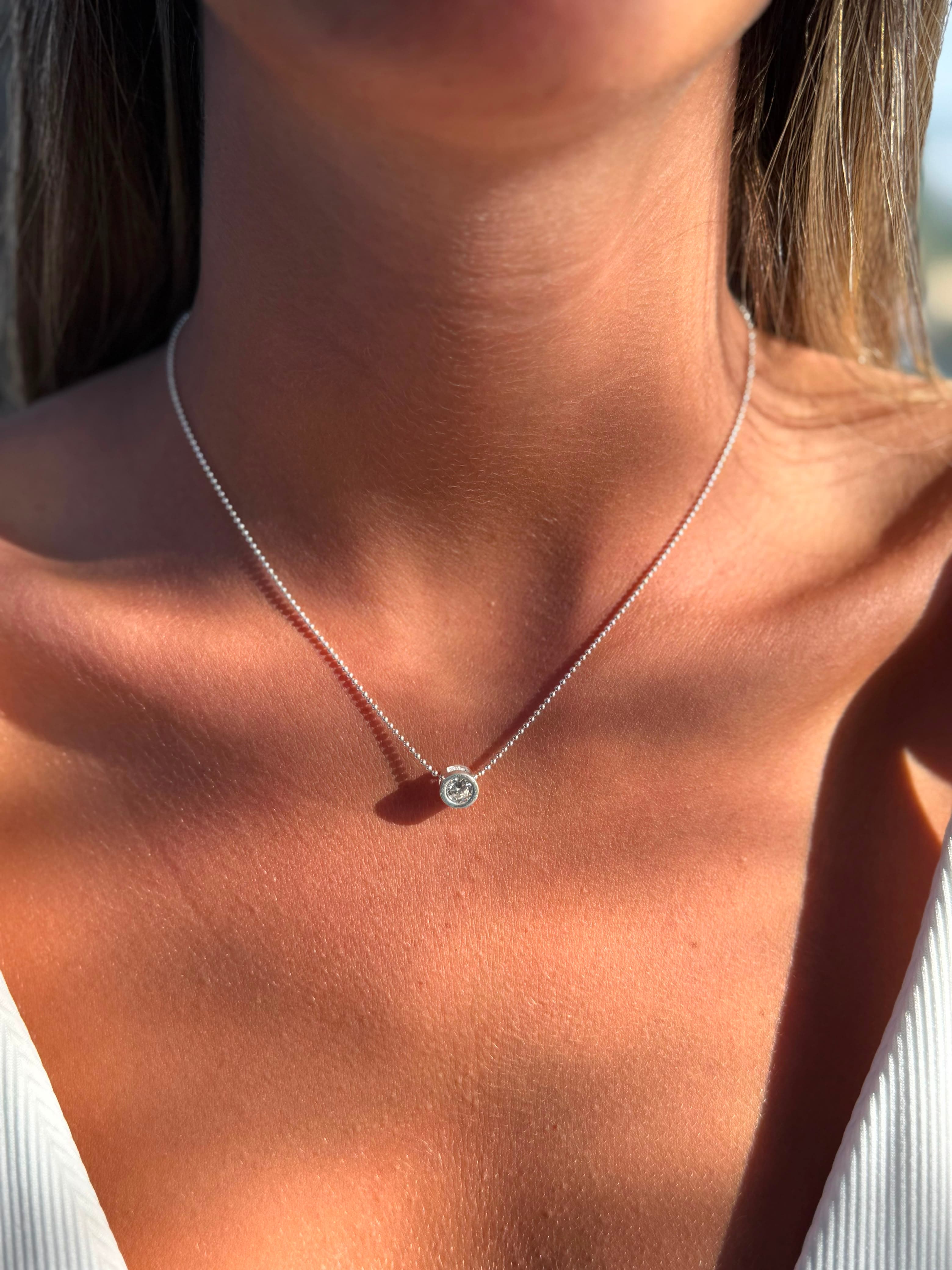 Aros, anillos, collares y pulseras de Kira Joyería